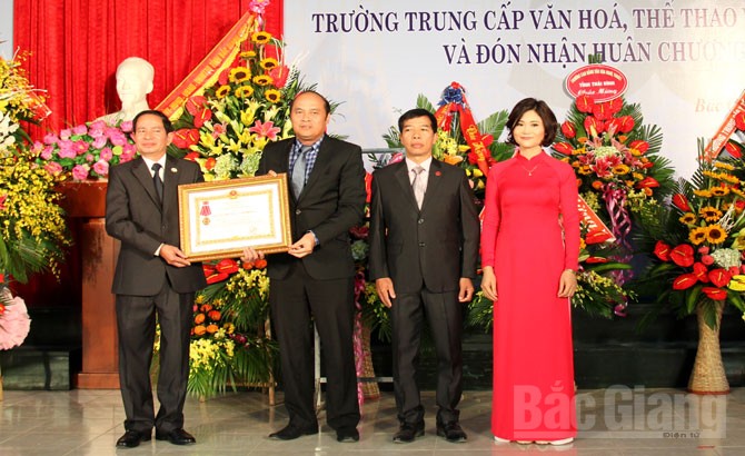 Trường Trung cấp Văn hóa, Thể thao và Du lịch Bắc Giang đón nhận Huân chương Lao động hạng Nhì