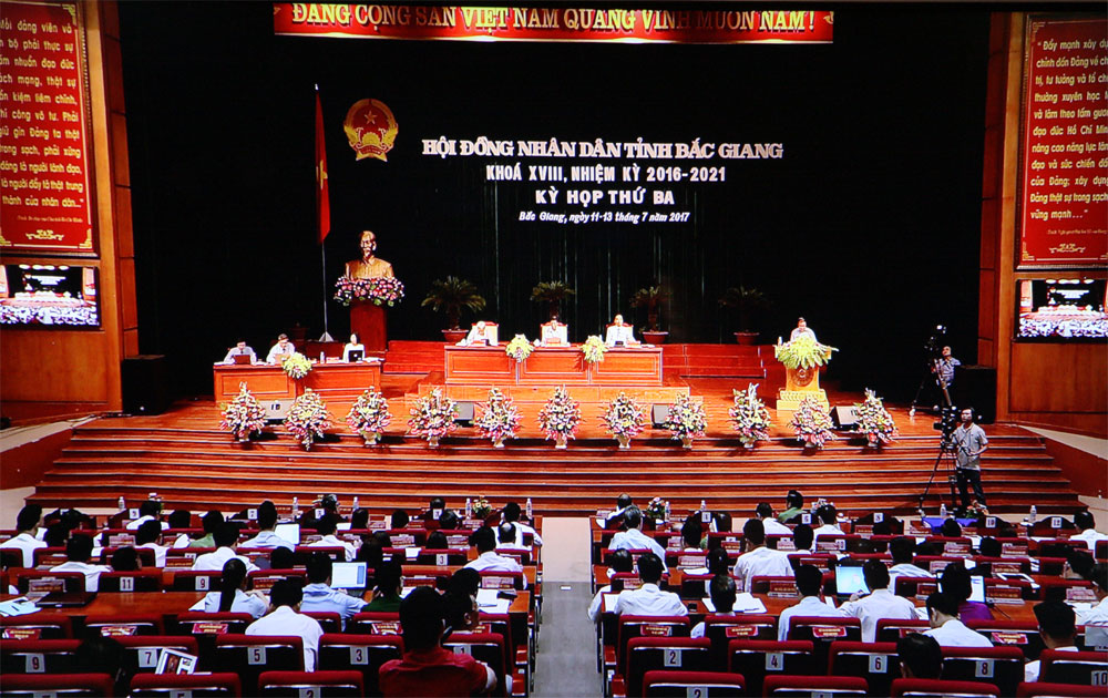 Ngày làm việc thứ hai, kỳ họp thứ Ba, HĐND tỉnh khóa XVIII: Chất vấn sâu trách nhiệm quản lý an ninh trật tự, hậu kiểm trong thu hút đầu tư, trật tự xây dựng