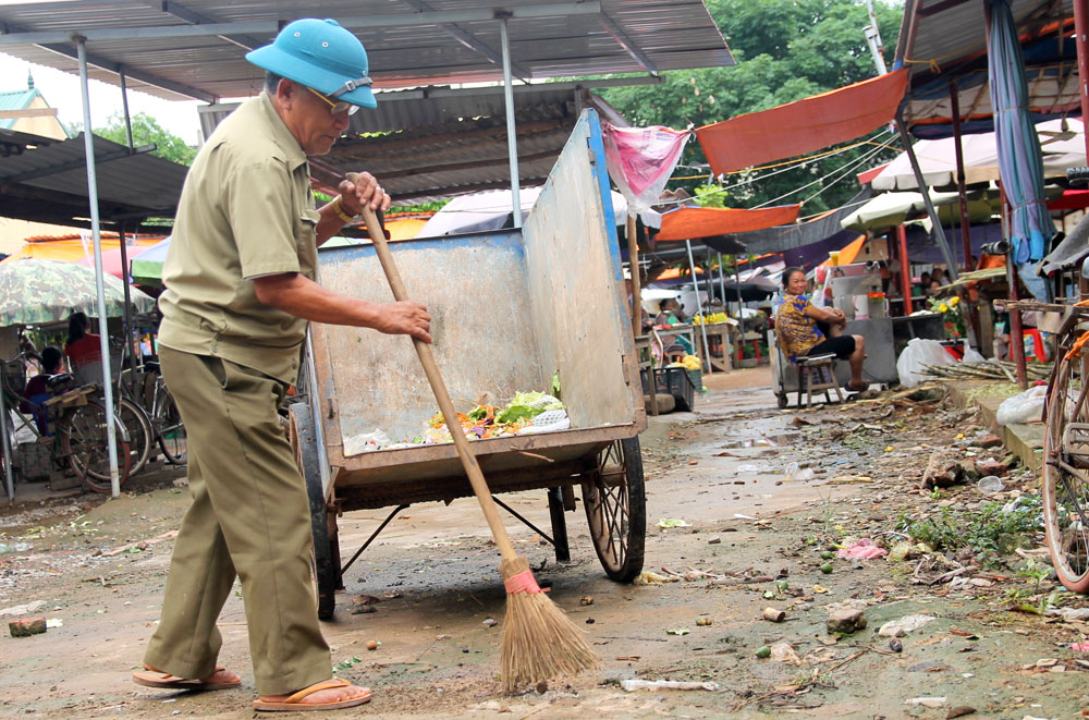 Cựu chiến binh Nguyễn Công Gô: 30 năm giữ sạch chợ làng