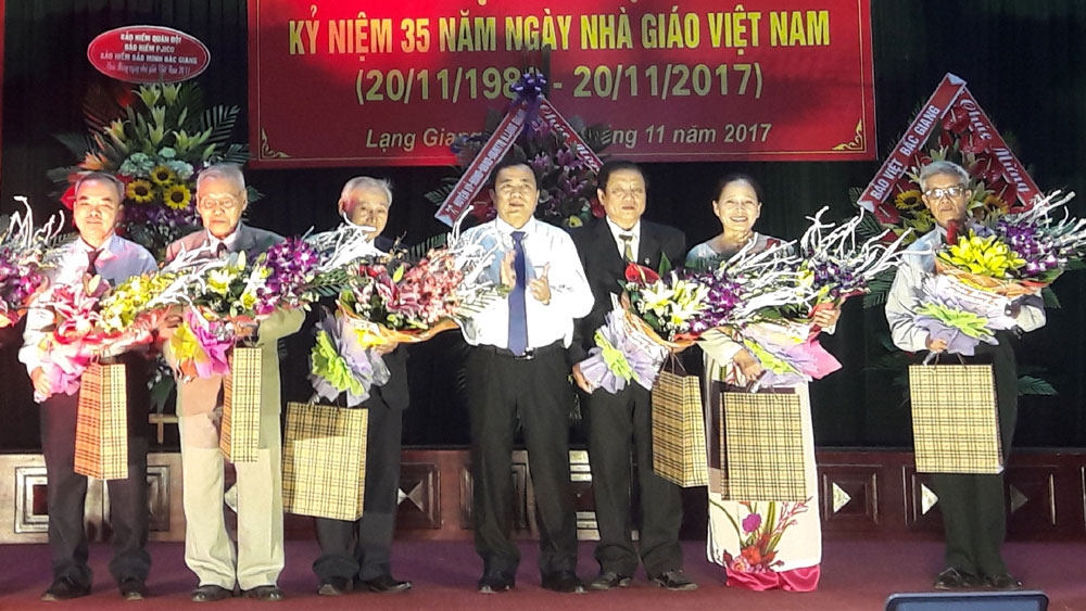 Lạng Giang kỷ niệm 35 năm Ngày Nhà giáo Việt Nam