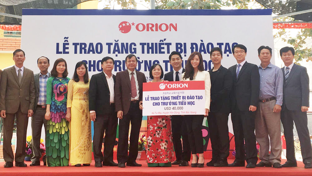 Công ty Orion Hàn Quốc tặng thiết bị cho Trường Tiểu học Tư Mại