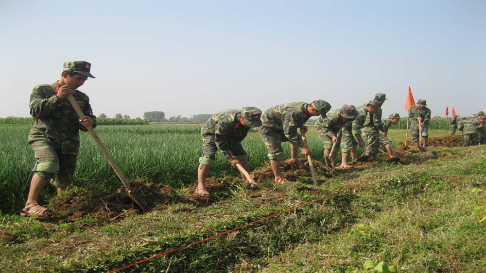 Gần 100 cán bộ, chiến sĩ Sư đoàn 3 hành quân dã ngoại làm công tác dân vận tại Lạng Giang