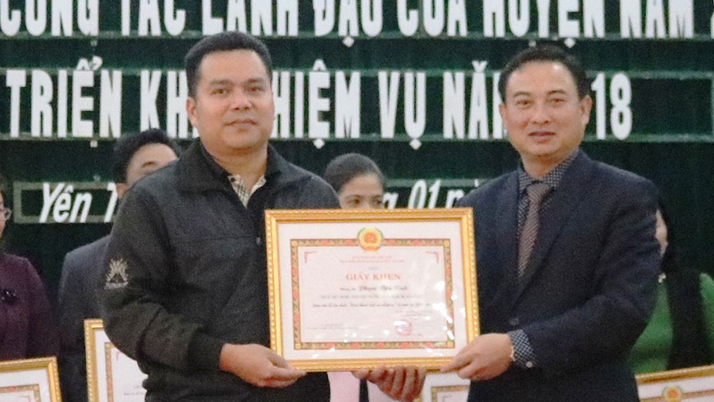 Thầy giáo Phạm Văn Bình: Nhiều năm đạt chiến sĩ thi đua