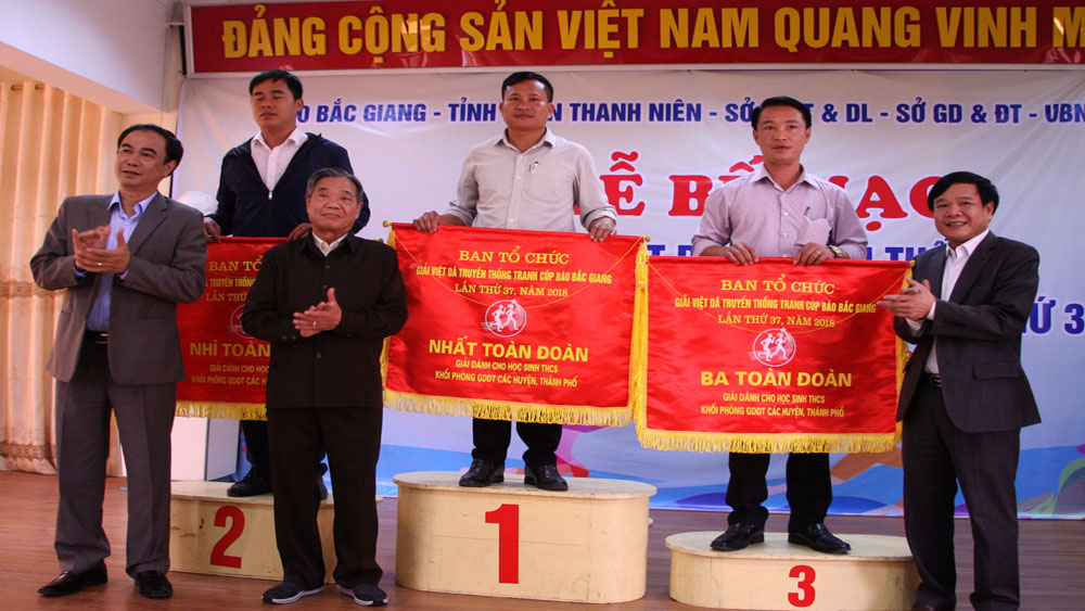 Lạng Giang giành lại ngôi vô địch toàn đoàn
