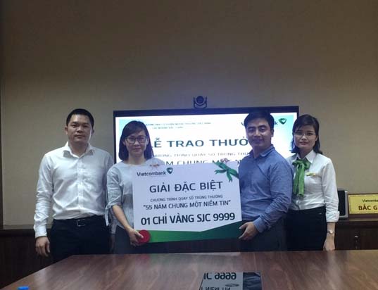 Vietcombank Bắc Giang trao giải chương trình khuyến mại