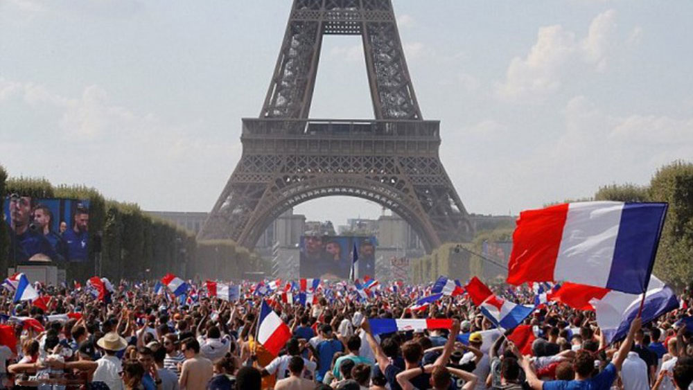 Paris "rung chuyển" mừng tuyển Pháp vô địch World Cup 2018