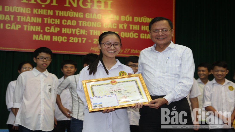 Hiệp Hòa khen thưởng giáo viên bồi dưỡng, học sinh đạt thành tích cao trong các kỳ thi