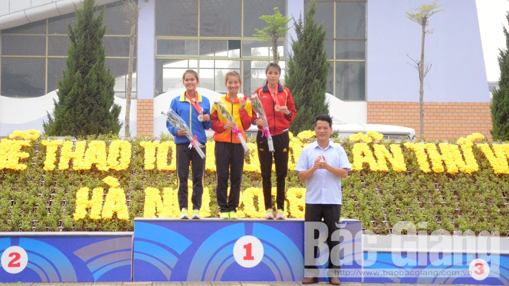 Nguyễn Thị Oanh giành HCV 5.000 m nữ, xác lập thêm một kỷ lục Đại hội Thể thao toàn quốc
