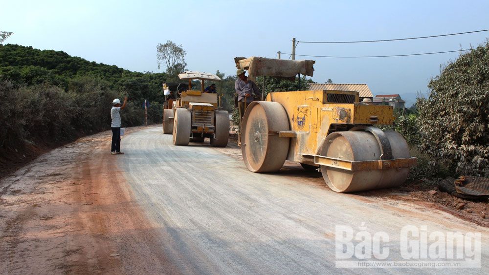 Đầu tư 4,4 tỷ đồng sửa chữa đường dẫn vào hồ Khuôn Thần