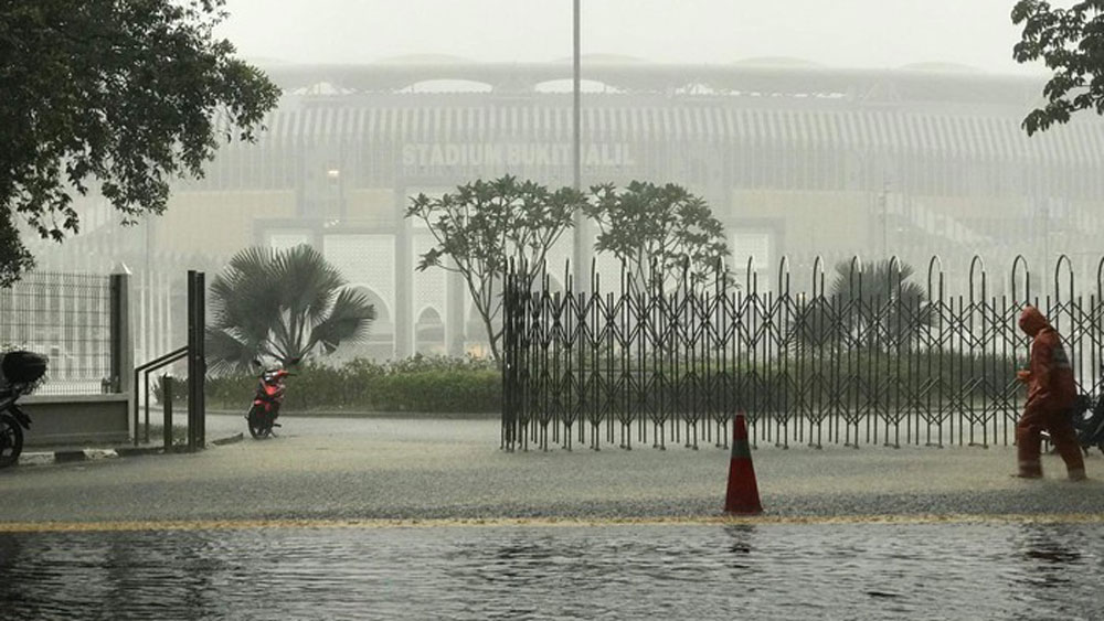 Mưa nặng hạt tại Malaysia, liệu có hoãn trận chung kết AFF Cup lượt đi?