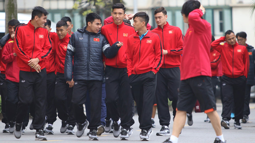 Đội tuyển Việt Nam đi bộ, thả lỏng trước trận chung kết AFF Cup