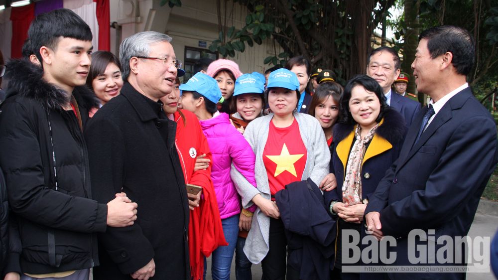 Đồng chí Trần Quốc Vượng, Thường trực Ban Bí thư dự "Tết sum vầy" với công nhân Bắc Giang