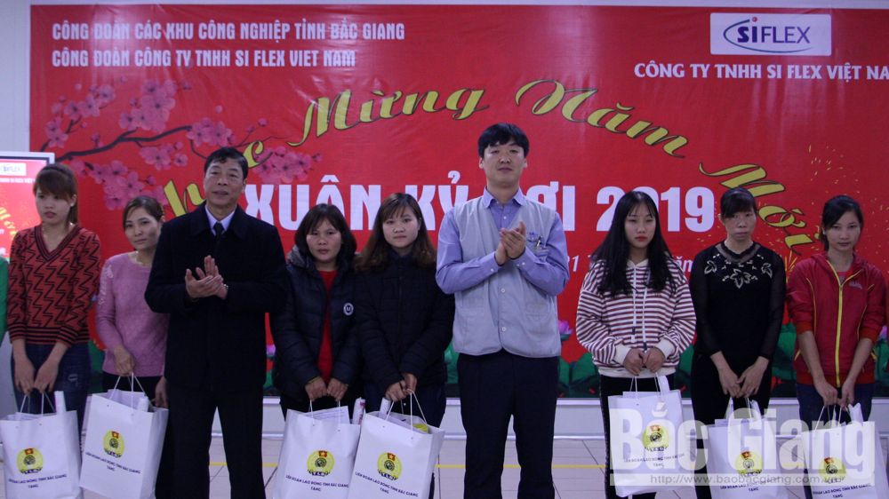 Bí thư Tỉnh ủy Bùi Văn Hải tặng quà Tết doanh nghiệp và công nhân khó khăn
