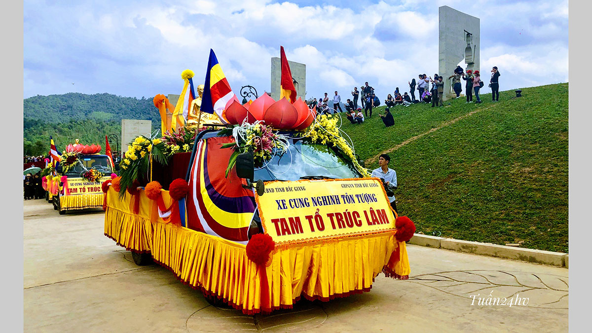 Nghinh tôn tượng Tam tổ Trúc Lâm lên chùa Thượng