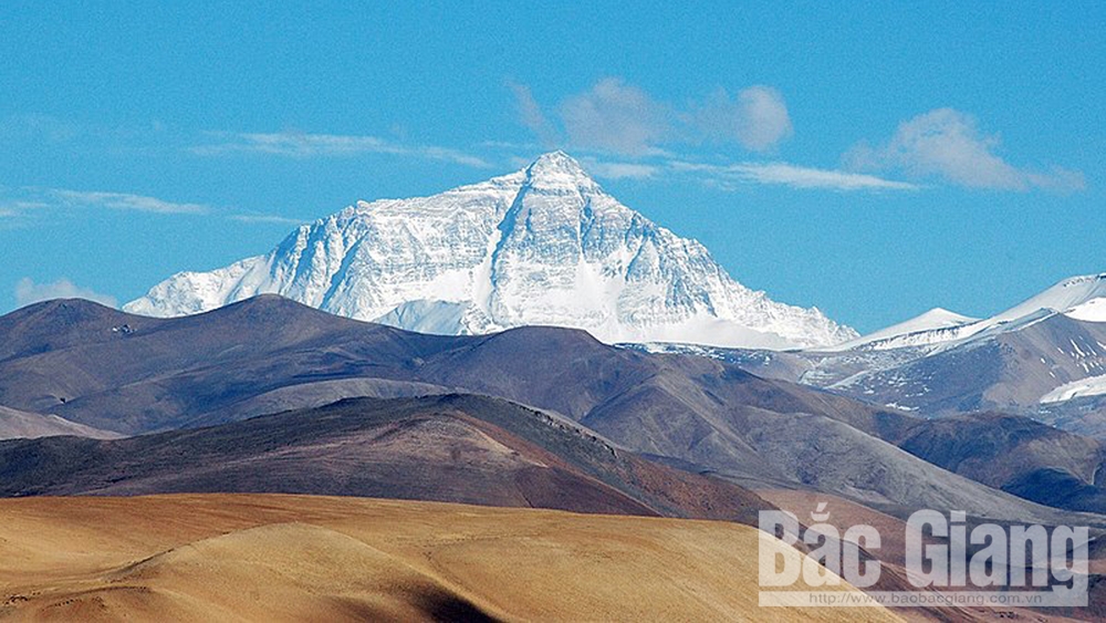 Khi băng tan, hé lộ bí ẩn trên đỉnh Everest