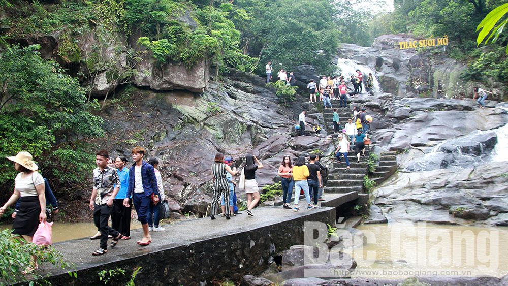 Cần bảo vệ môi trường, giữ nét văn hóa tại các điểm du lịch