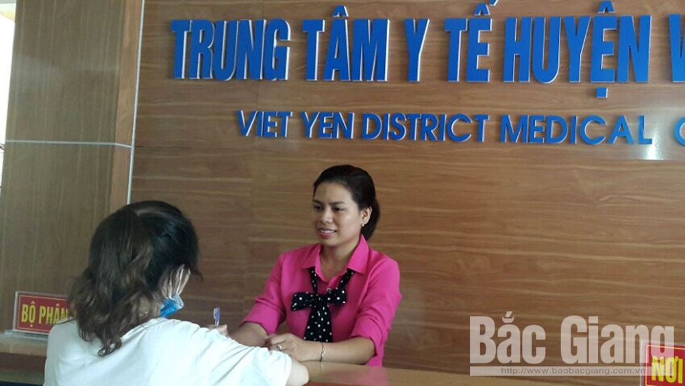 Khen thưởng đột xuất nữ hộ sinh hiến máu cứu người bệnh