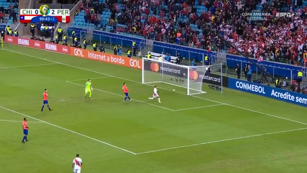 Paulo Guerrero ghi bàn ấn định tỷ số 3-0 cho đội tuyển Peru