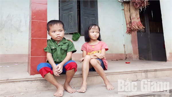 Chị em bé Hương bị mắc bệnh máu huyết tán được giúp đỡ gần 40 triệu đồng