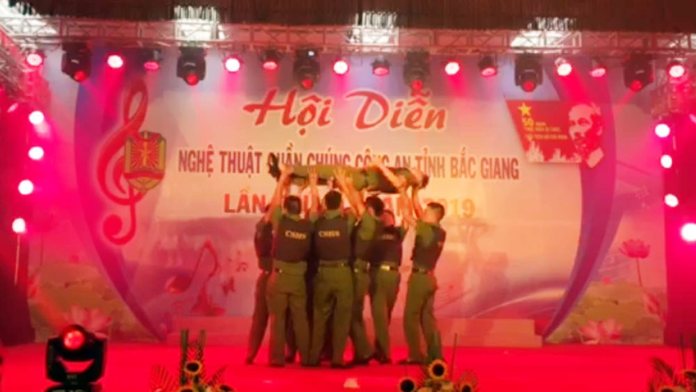Hội diễn nghệ thuật quần chúng Công an tỉnh Bắc Giang: Tiết mục "Lần theo dấu vết"