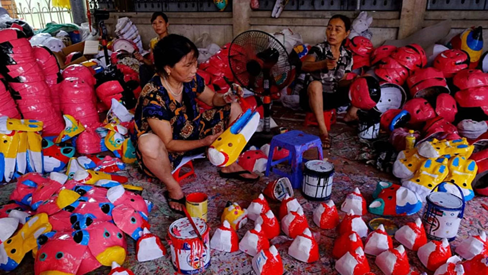 Northern village making masks and drums for Mid Autumn Festival