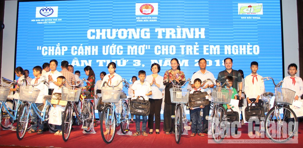 Gần 390 triệu đồng ủng hộ Chương trình “Chắp cánh ước mơ” cho trẻ em nghèo tỉnh Bắc Giang lần thứ 4 năm 2019