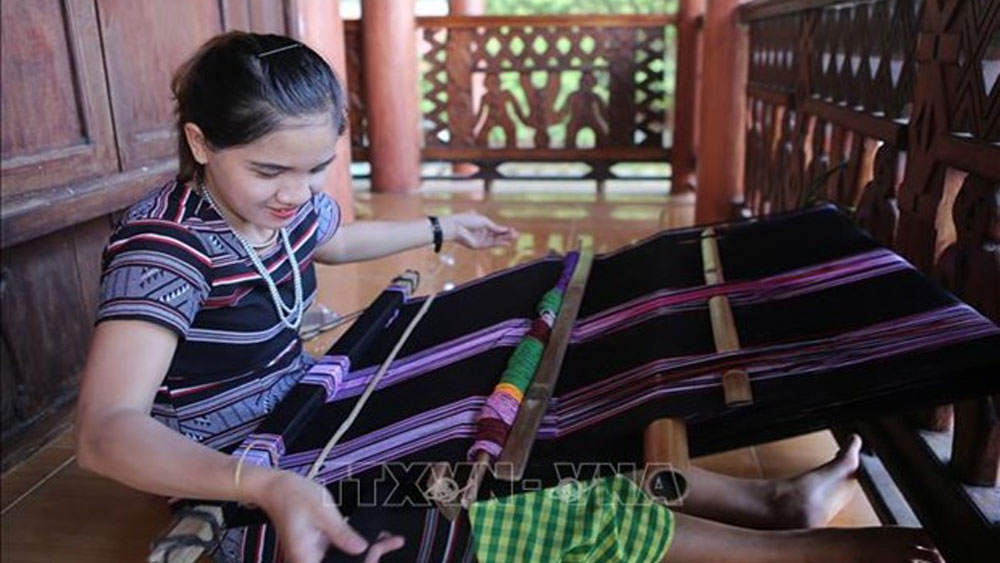 H’re people’s brocade weaving recognised as national intangible cultural heritage