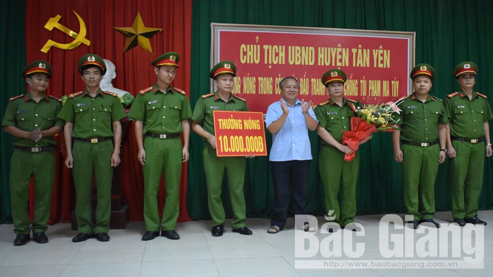 Khen thưởng Công an huyện Tân Yên (Bắc Giang) về thành tích bắt giữ đối tượng tàng trữ ma túy