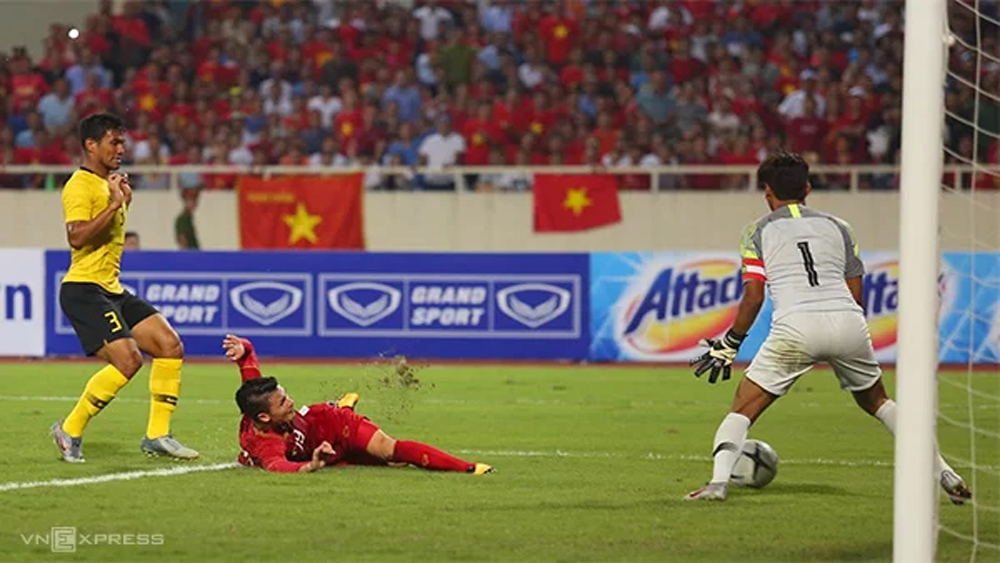 Clip: Bàn thắng tuyệt đẹp của Quang Hải vào lưới đội tuyển Malaysia