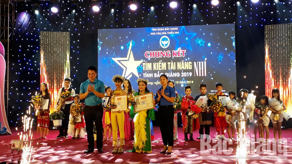 Chung kết “Tìm kiếm tài năng nhí” năm 2019: Thí sinh Nguyễn Tâm Anh và Đỗ Phương Ngân (TP Bắc Giang) giành ngôi quán quân