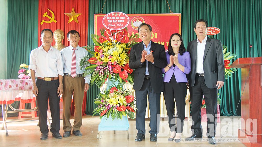 Phó Chủ tịch Thường trực HĐND tỉnh Bùi Văn Hạnh dự Ngày hội Đại đoàn kết toàn dân tộc tại huyện Hiệp Hòa