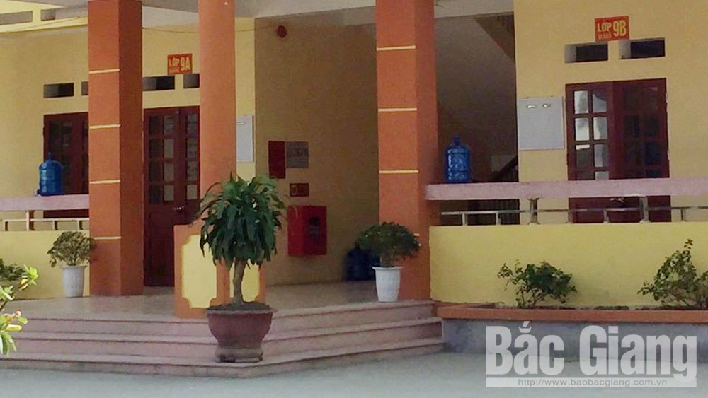 Bắc Giang: Một học sinh bị thương do ngã từ tầng 2 xuống sân trường