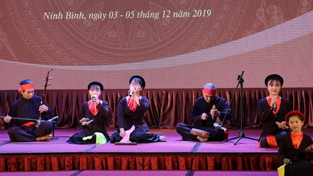 Xam singing competition held in Ninh Binh