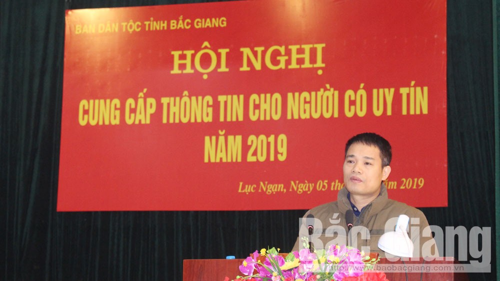 Cung cấp thông tin cho người có uy tín trong vùng đồng bào dân tộc thiểu số