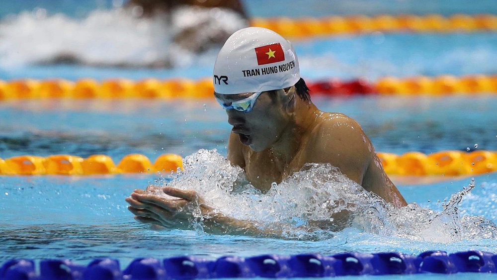 Kình ngư 16 tuổi của Việt Nam phá kỷ lục SEA Games