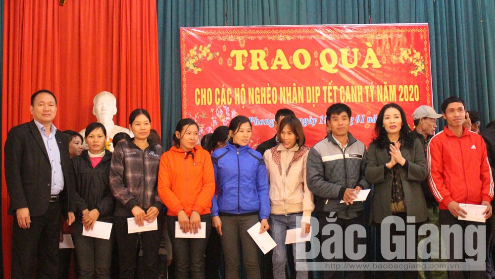Chủ nhiệm UBKT Tỉnh ủy Bắc Giang tặng quà Tết hộ nghèo Lục Ngạn