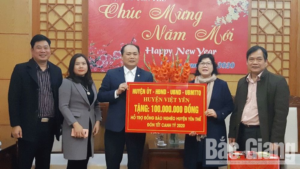 Việt Yên tặng 400 suất quà Tết cho người nghèo huyện Lục Ngạn và Yên Thế