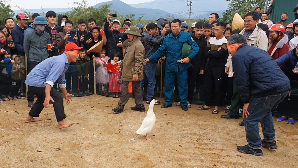 Bịt mắt bắt vịt