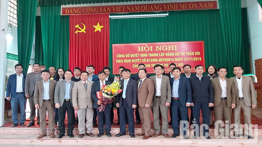 Huyện ủy Lạng Giang công bố quyết định thành lập 2 đảng bộ trực thuộc