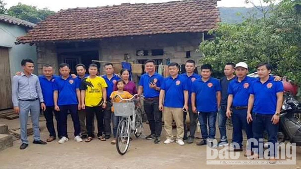 Hội Lái xe Bắc Giang 98 hỗ trợ học sinh có hoàn cảnh khó khăn
