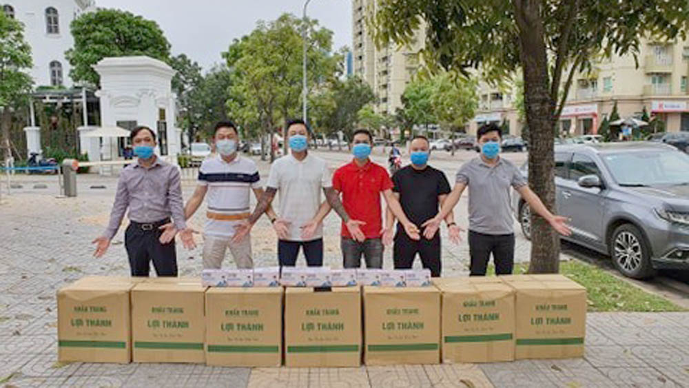 Tuấn Hưng ủng hộ 10.000 khẩu trang y tế cho bác sĩ Bệnh viện Bạch Mai