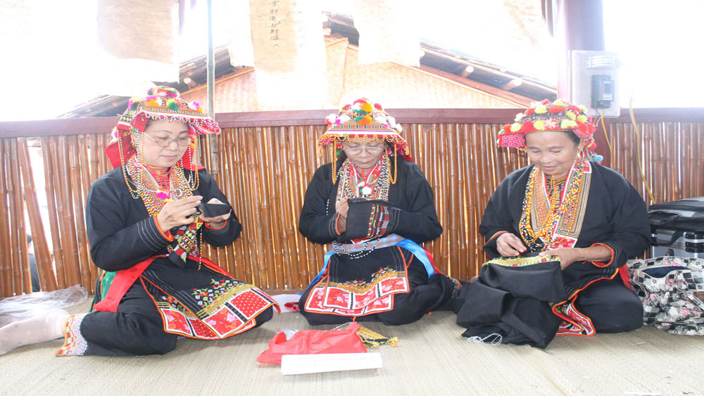 Nghệ nhân gìn giữ dân ca dân tộc Dao