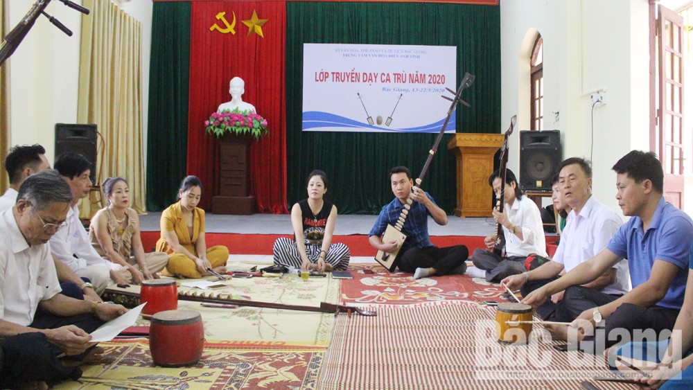 Bac Giang organizes course to teach Ca tru to talent artists at grass roots level