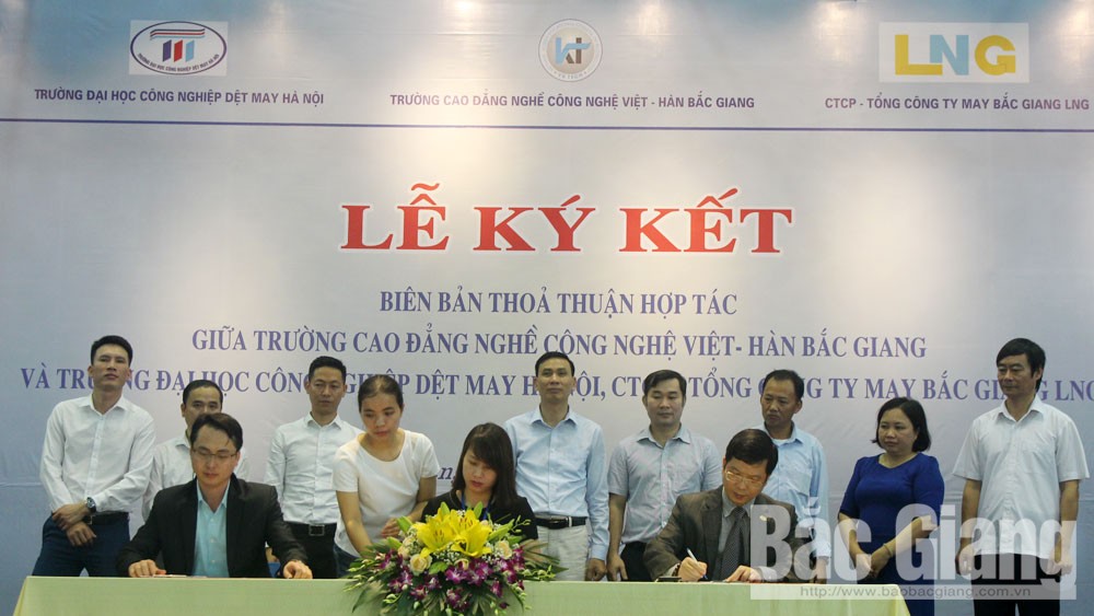 Trường Cao đẳng nghề Công nghệ Việt - Hàn Bắc Giang hợp tác đào tạo nghề may