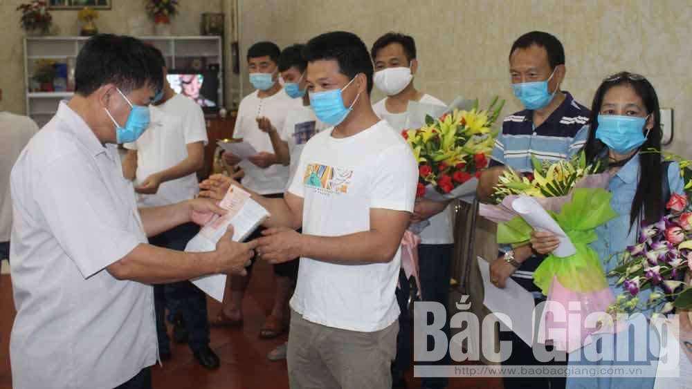 Sau thời gian cách ly y tế, 21 thương nhân Trung Quốc bắt đầu thu mua vải thiều Bắc Giang
