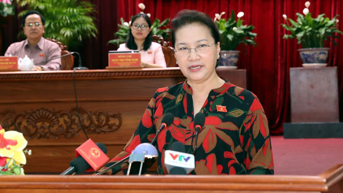 Chủ tịch Quốc hội Nguyễn Thị Kim Ngân: Cử tri mong muốn đẩy nhanh tiến độ các dự án giao thông và chống sạt lở bờ sông