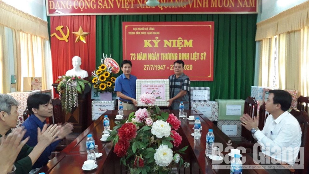 Huyện Lạng Giang (Bắc Giang): Thành lập 5 đoàn đi thăm, tặng quà người có công