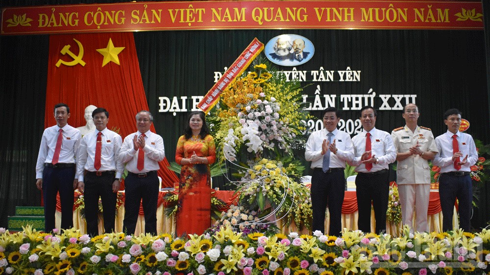 Khai mạc Đại hội Đảng bộ huyện Tân Yên: Phát triển toàn diện công nghiệp, nông nghiệp và dịch vụ, hướng đến xây dựng huyện nông thôn mới nâng cao