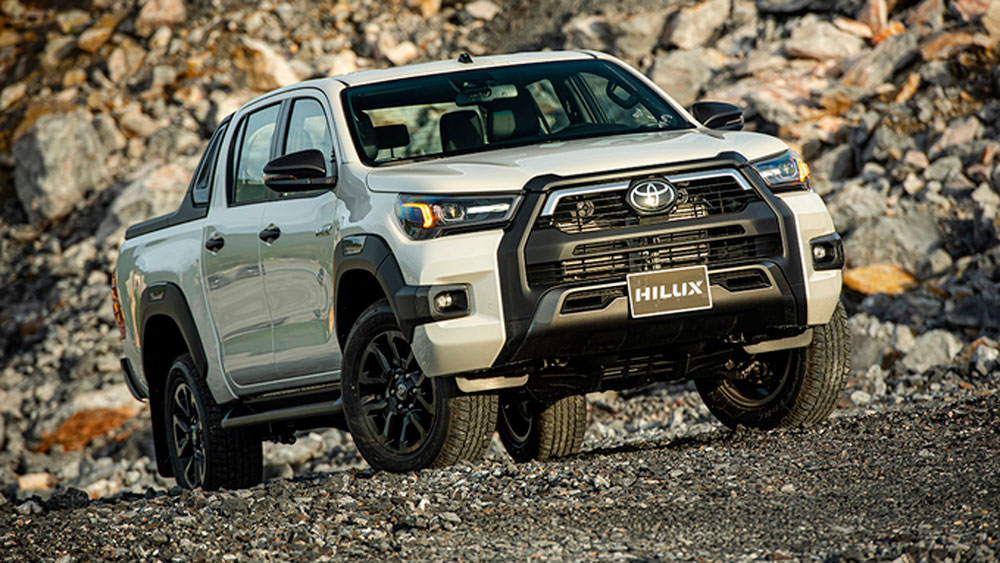 Toyota Hilux 2020 ra mắt, giá cao nhất 921 triệu đồng