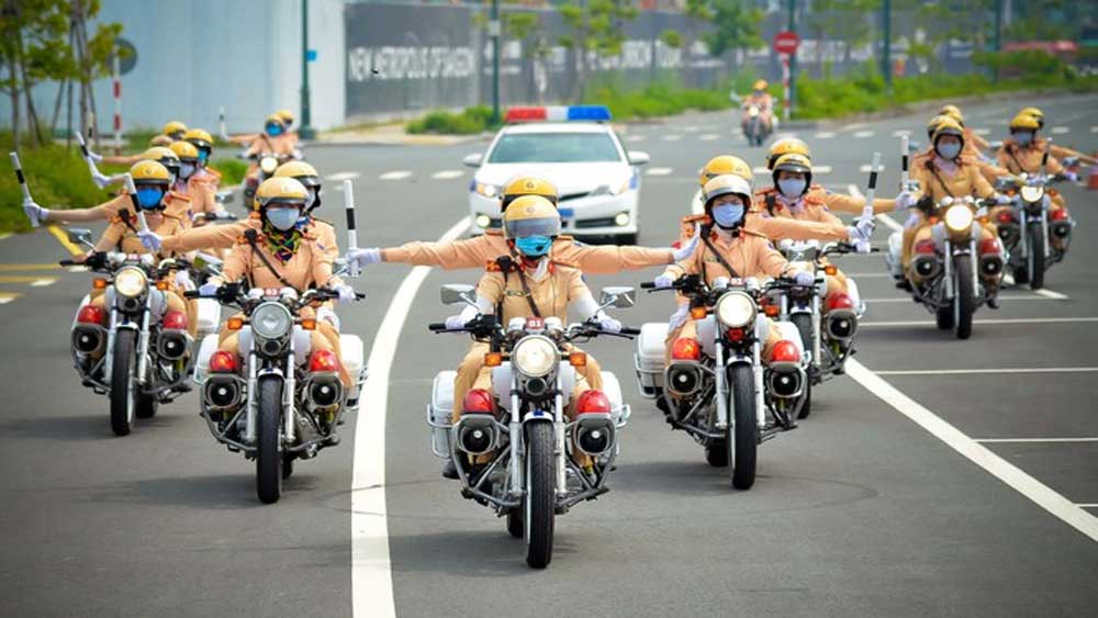 Đội hình nữ cảnh sát giao thông dẫn đoàn đầu tiên tại TP Hồ Chí Minh chính thức hoạt động